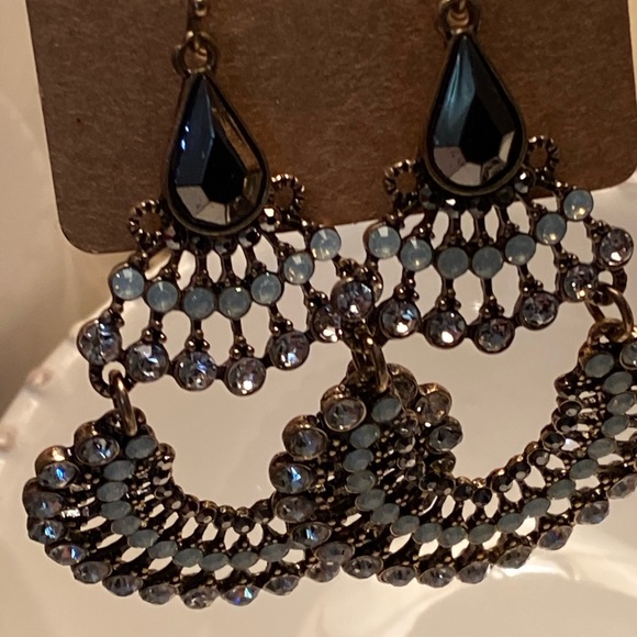 Beautiful bling dangle hook earrings - Picture 4 of 10